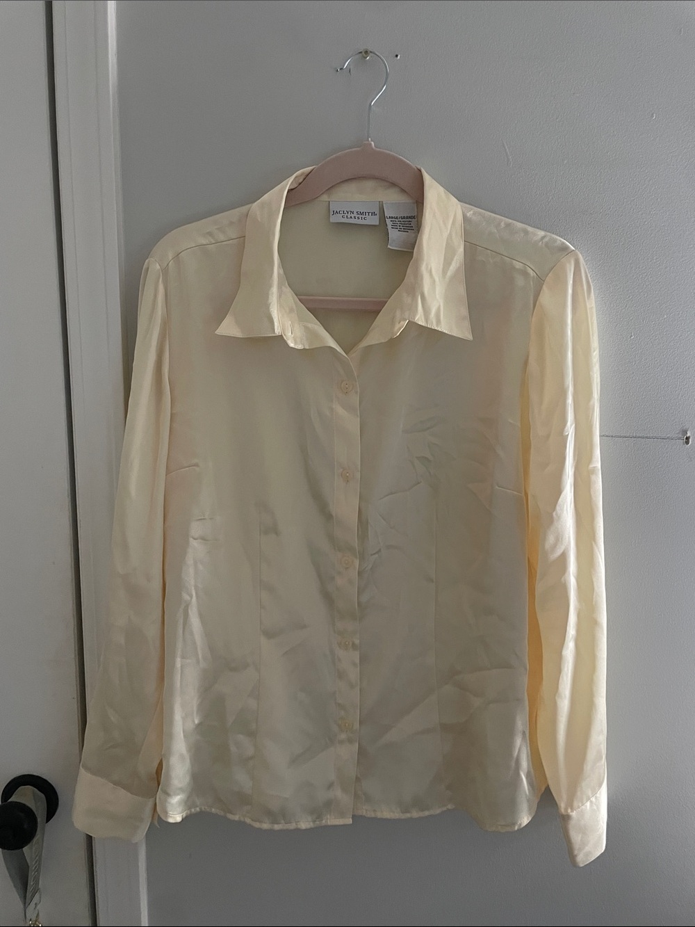 Jaclyn Smith Women’s Pale Yellow Long-Sleeve Button-Down Shirt